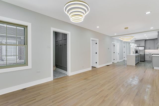 5218 W 55th Street, Chicago, IL 60638