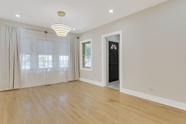 5218 W 55th Street, Chicago, IL 60638