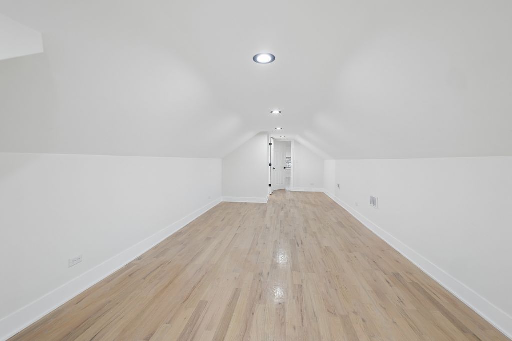 Image 15 of property listing at 5218 W 55th Street, Chicago, IL 60638