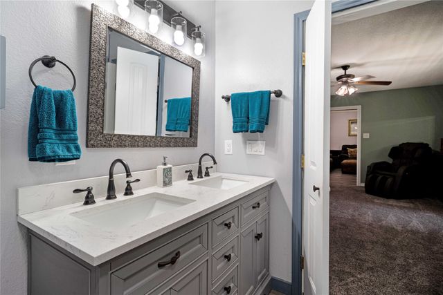 1511 N Walnut Grove Road, Midlothian, TX 76065