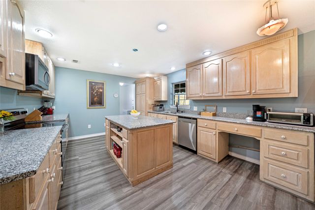 1511 N Walnut Grove Road, Midlothian, TX 76065