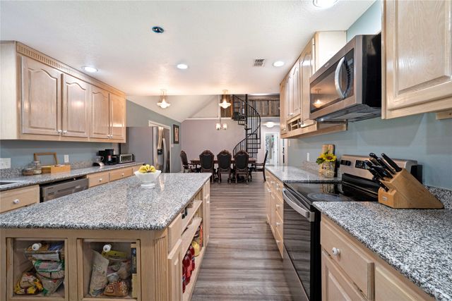 1511 N Walnut Grove Road, Midlothian, TX 76065