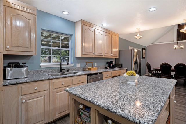 1511 N Walnut Grove Road, Midlothian, TX 76065