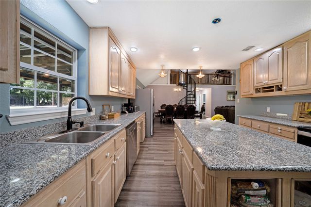 1511 N Walnut Grove Road, Midlothian, TX 76065