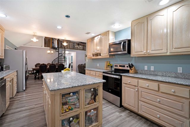 1511 N Walnut Grove Road, Midlothian, TX 76065