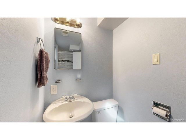 1365 S Newport St, Denver, CO 80224