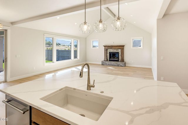 449 Autumn Hills Drive, Medford, OR 97504