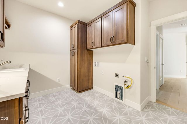 449 Autumn Hills Drive, Medford, OR 97504