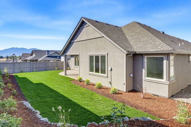 449 Autumn Hills Drive, Medford, OR 97504