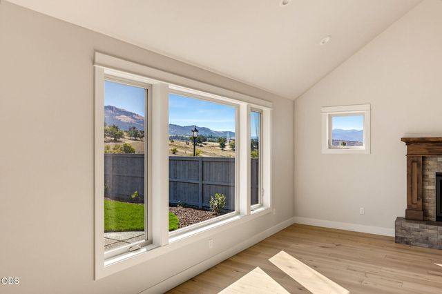 449 Autumn Hills Drive, Medford, OR 97504