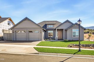 449 Autumn Hills Drive, Medford, OR 97504