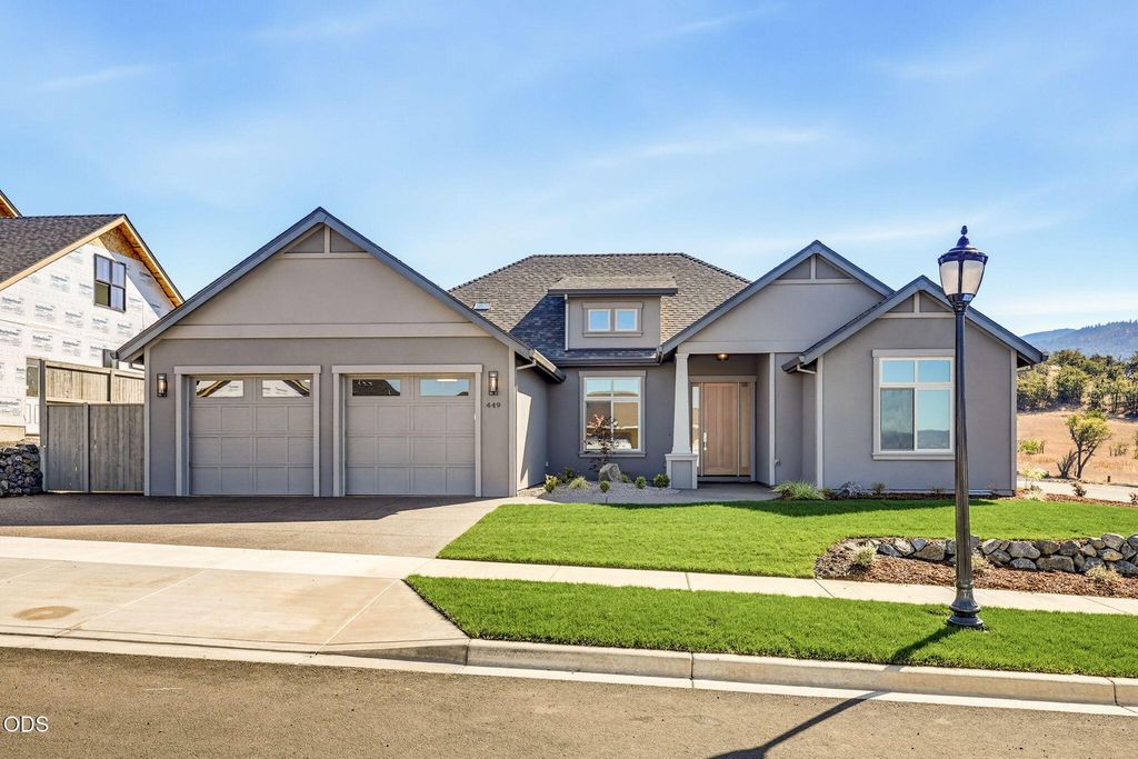 449 Autumn Hills Drive, Medford, OR 97504