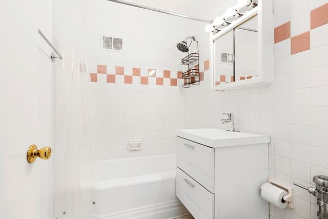 4960 N Marine Drive 1519, Chicago, IL 60640