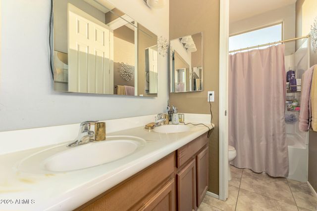 2431 E OMEGA Drive, San Tan Valley, AZ 85143