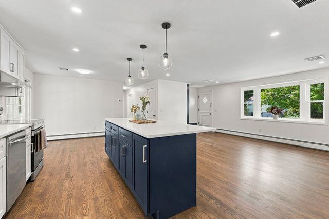 146 Helen Dr, Marlborough, MA 01752
