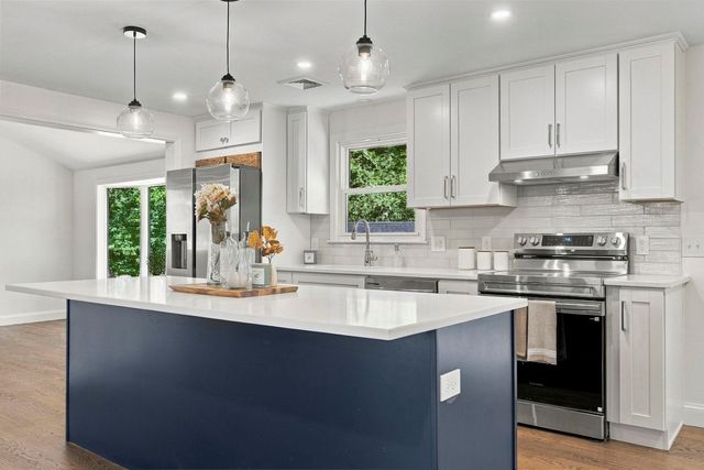 146 Helen Dr, Marlborough, MA 01752