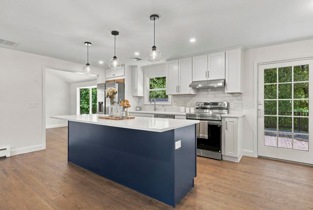 146 Helen Dr, Marlborough, MA 01752