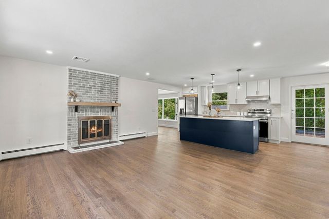 146 Helen Dr, Marlborough, MA 01752