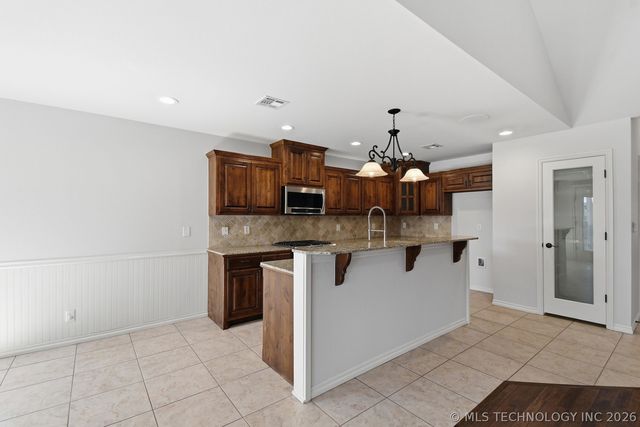 1218 E 133rd Place, Glenpool, OK 74033