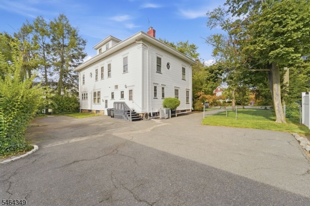 676 Belgrove Dr, Kearny Town, NJ 07032 — photo 2