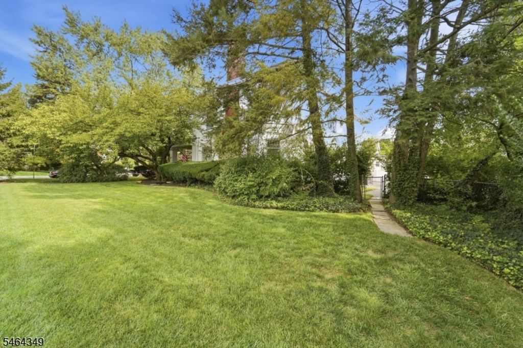 676 Belgrove Dr, Kearny Town, NJ 07032 — photo 5