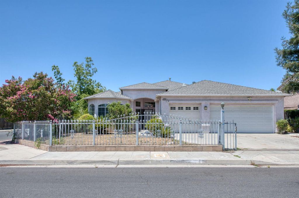 Image 1 of property listing at 2274 S Eddy Avenue, Fresno, CA 93727