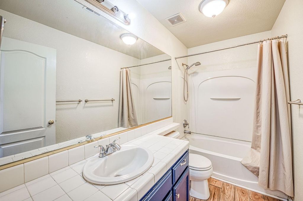 Image 10 of property listing at 2274 S Eddy Avenue, Fresno, CA 93727