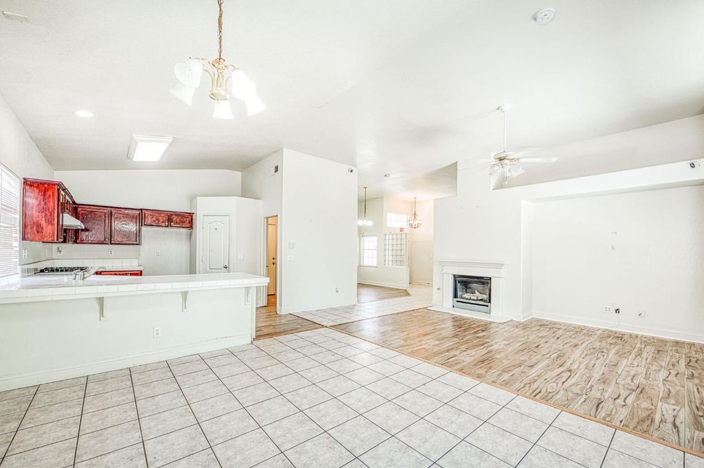 Image 2 of property listing at 2274 S Eddy Avenue, Fresno, CA 93727
