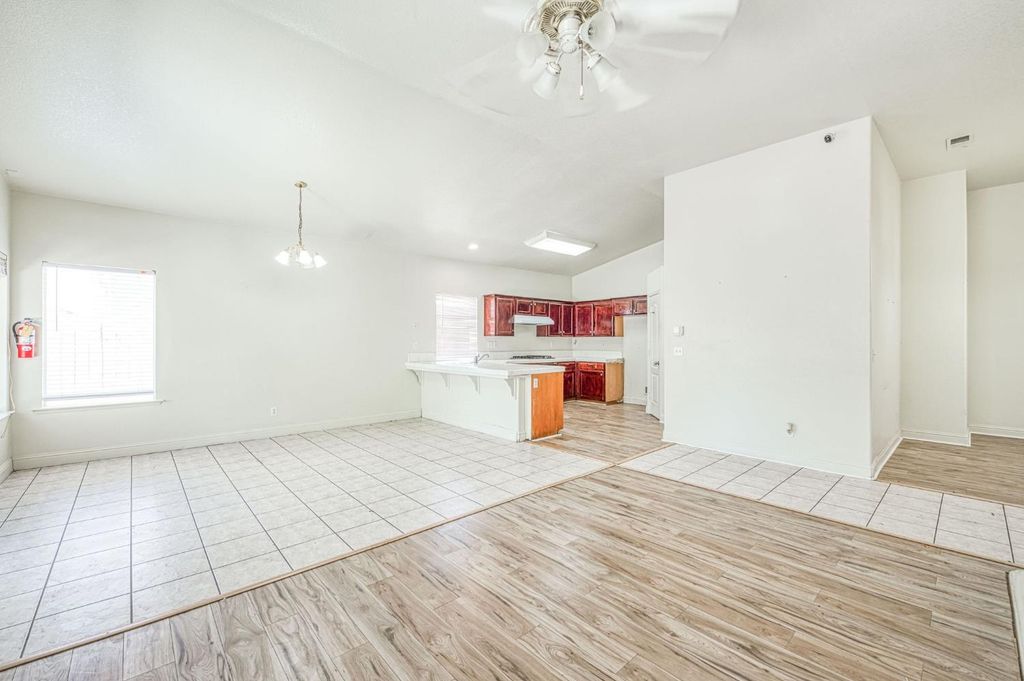 Image 5 of property listing at 2274 S Eddy Avenue, Fresno, CA 93727