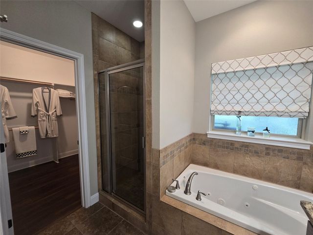 140 Manawianui DR, Bastrop, TX 78602