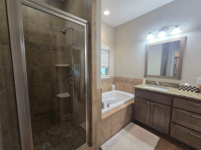 140 Manawianui DR, Bastrop, TX 78602