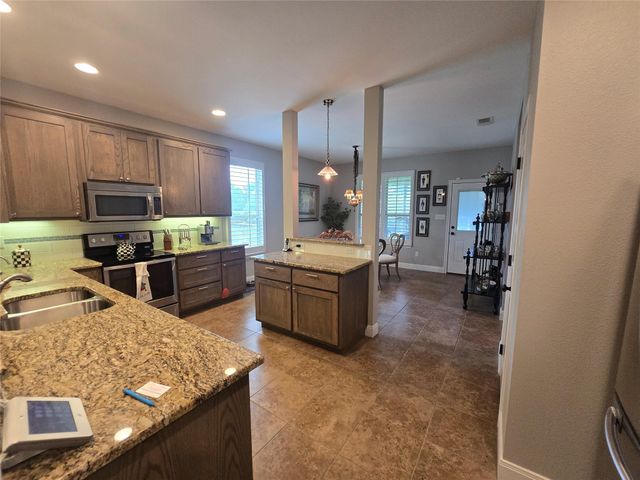 140 Manawianui DR, Bastrop, TX 78602