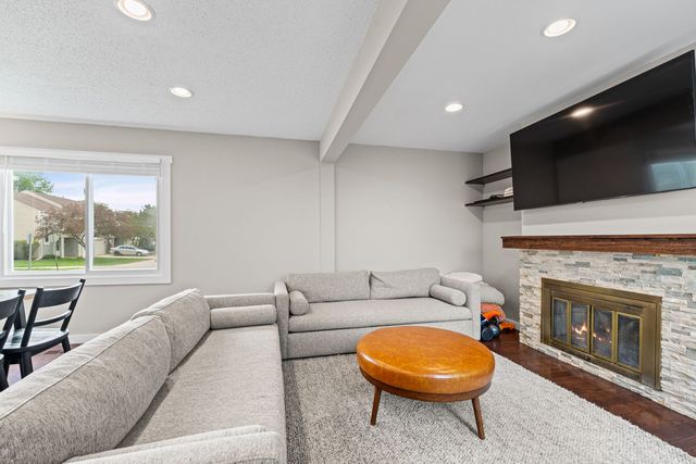 7637 Crescent Way, Hanover Park, IL 60133