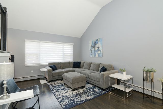 284 E Jefferson Street, Bensenville, IL 60106