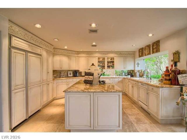 7655 Spanish Bay Drive, Las Vegas, NV 89113