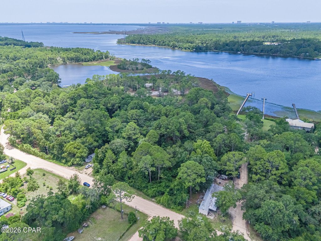 Image 7 of property listing at 8206 Random Road, Panama City Beach, FL 32413