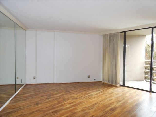 3525 Sage Road 318, Houston, TX 77056