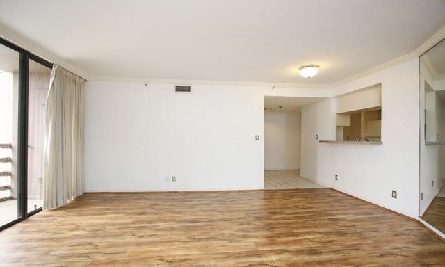3525 Sage Road 318, Houston, TX 77056
