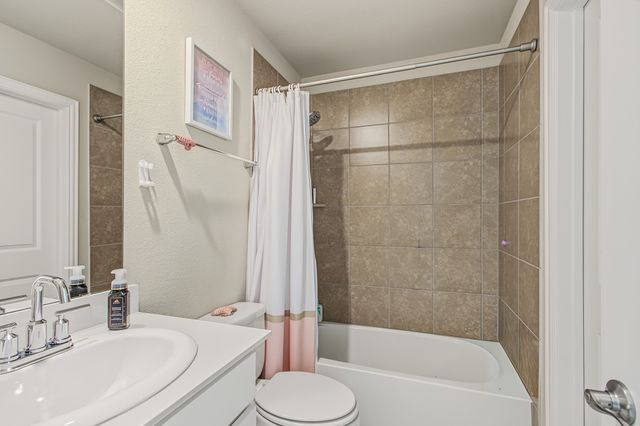 3020 Prairie Trail Avenue, Aubrey, TX 76227