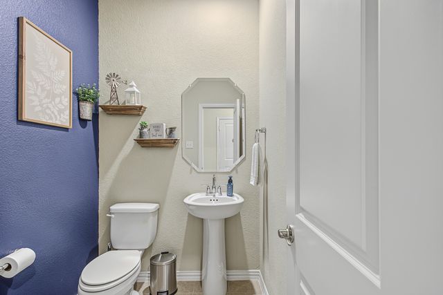 3020 Prairie Trail Avenue, Aubrey, TX 76227