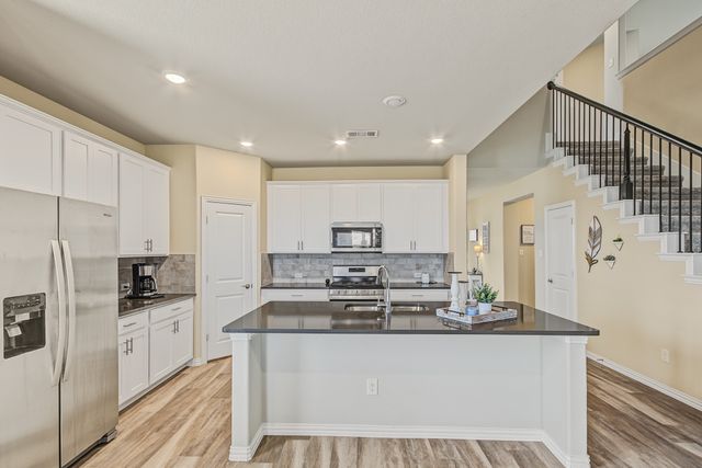 3020 Prairie Trail Avenue, Aubrey, TX 76227
