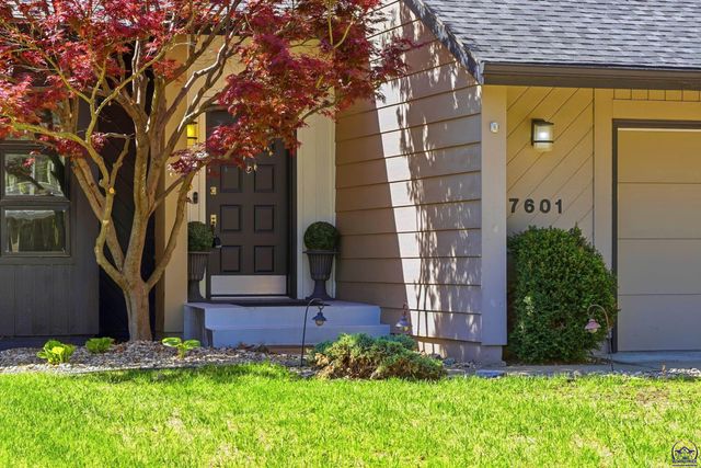 7601 SW Oxfordshire RD, Topeka, KS 66614