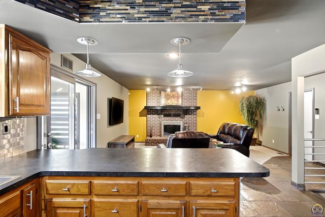 7601 SW Oxfordshire RD, Topeka, KS 66614