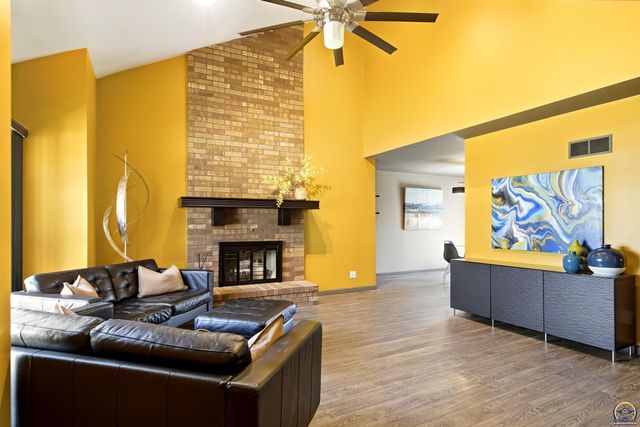 7601 SW Oxfordshire RD, Topeka, KS 66614