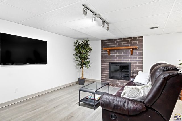 7601 SW Oxfordshire RD, Topeka, KS 66614