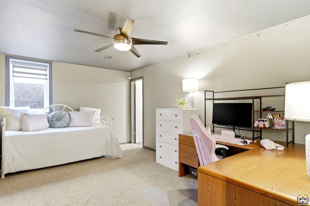7601 SW Oxfordshire RD, Topeka, KS 66614