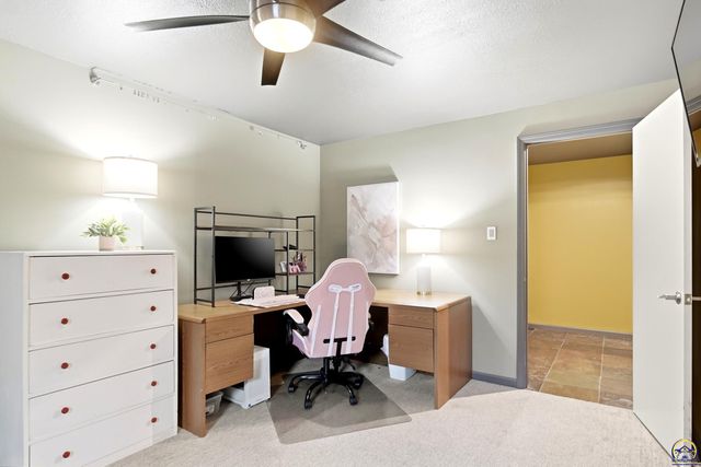 7601 SW Oxfordshire RD, Topeka, KS 66614