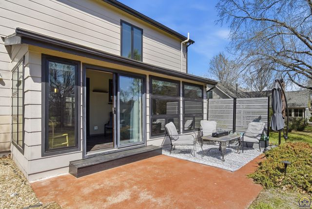 7601 SW Oxfordshire RD, Topeka, KS 66614