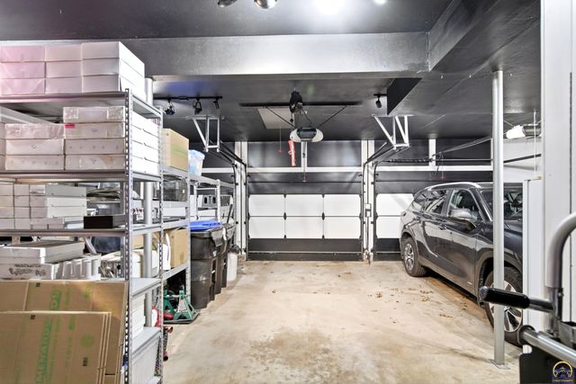 7601 SW Oxfordshire RD, Topeka, KS 66614