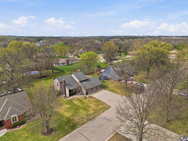 7601 SW Oxfordshire RD, Topeka, KS 66614
